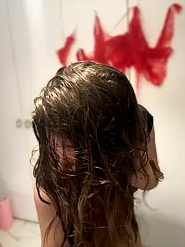 TenderLaGlamor online show from October 2025 05:25:01 PM