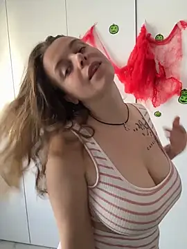 TenderLaGlamor online show from October 2025 01:12:02 PM