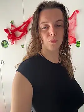 TenderLaGlamor online show from November 2025 10:50:02 AM