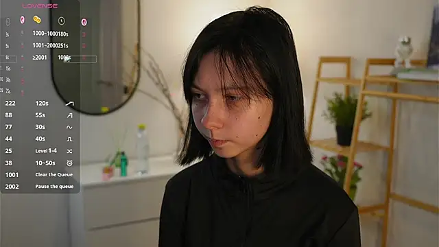 Snapshot of SuzanneHowse chatting on November 2025 04:45:02 AM SuzanneHowse online show from November 2025 04:45:02 AM