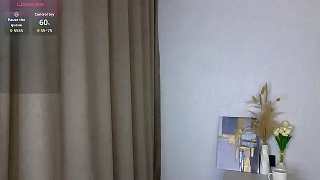 Snapshot of SuzanneHowse chatting on March 2026 04:30:02 PM SuzanneHowse online show from March 2026 04:30:02 PM