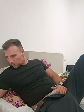 Snapshot of mrlyuis chatting on September 2025 07:03:01 PM mrlyuis online show from September 2025 07:03:01 PM