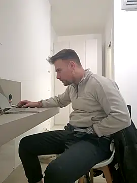 Snapshot of mrlyuis chatting on December 2025 05:17:01 PM mrlyuis online show from December 2025 05:17:01 PM