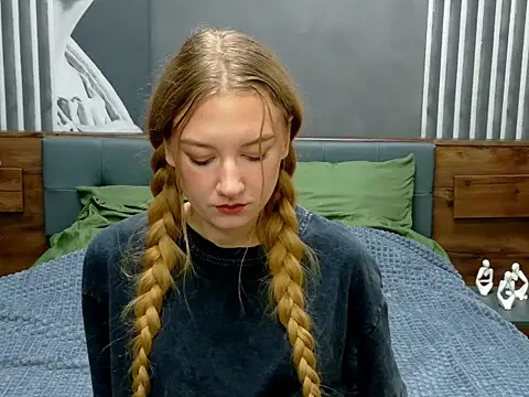 Snapshot of DarcyWilsy chatting on October 2025 09:13:01 PM DarcyWilsy online show from October 2025 09:13:01 PM