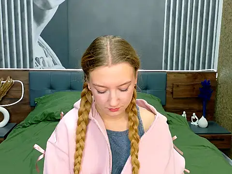 Snapshot of DarcyWilsy chatting on November 2025 05:25:01 PM DarcyWilsy online show from November 2025 05:25:01 PM