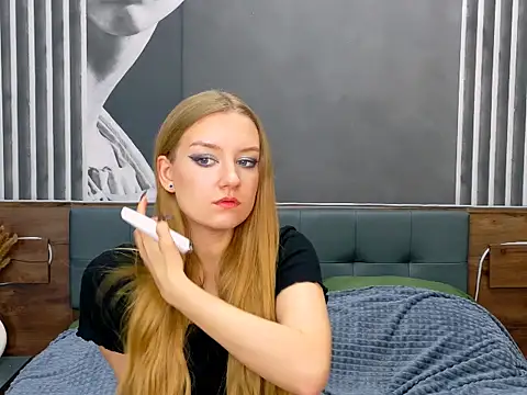 Snapshot of DarcyWilsy chatting on November 2025 04:51:01 PM DarcyWilsy online show from November 2025 04:51:01 PM