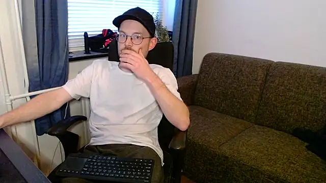 Snapshot of ChefDeLust chatting on November 2025 03:00:01 PM ChefDeLust online show from November 2025 03:00:01 PM