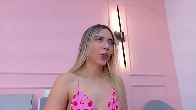 MaddieTease online show from January 2026 02:00:01 PM