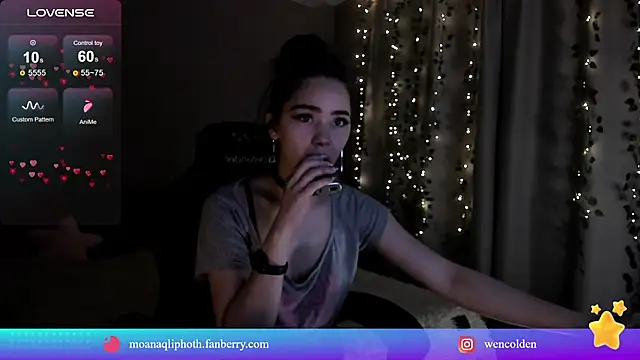 Snapshot of MoanaQliphoth chatting on December 2025 12:08:01 AM MoanaQliphoth online show from December 2025 12:08:01 AM