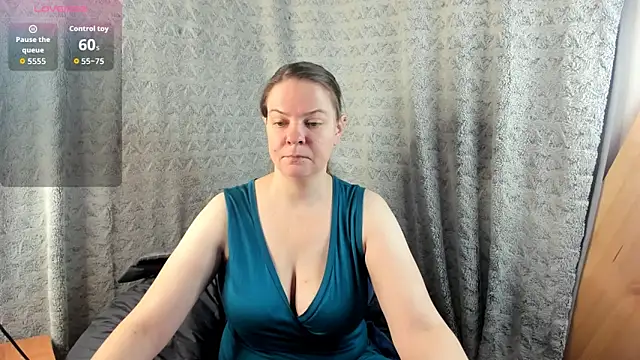 MiaLores online show from November 2025 08:59:02 AM