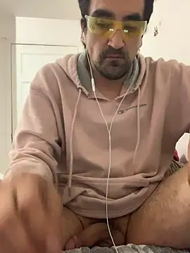 Snapshot of DanBfl chatting on November 2025 08:00:01 PM DanBfl online show from November 2025 08:00:01 PM