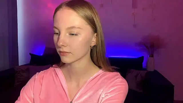 BrightAnnie online show from September 2025 03:14:01 PM