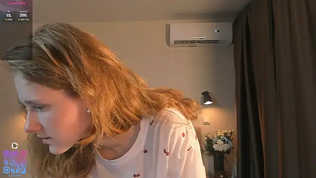 Snapshot of BreezeJam chatting on October 2025 06:10:01 PM BreezeJam online show from October 2025 06:10:01 PM