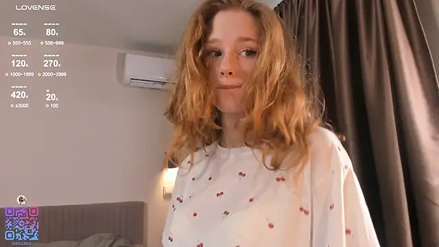 Snapshot of BreezeJam chatting on December 2025 11:15:02 AM BreezeJam online show from December 2025 11:15:02 AM