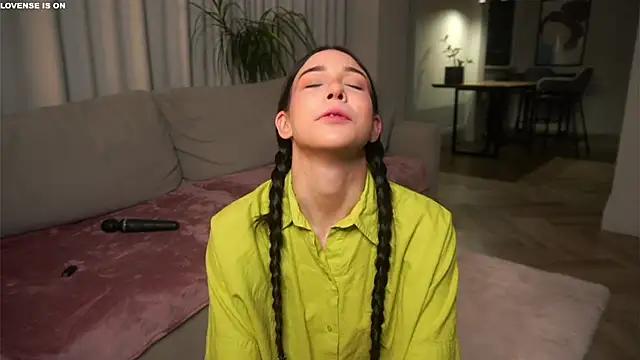 EviaRabasca online show from November 2025 11:32:02 AM