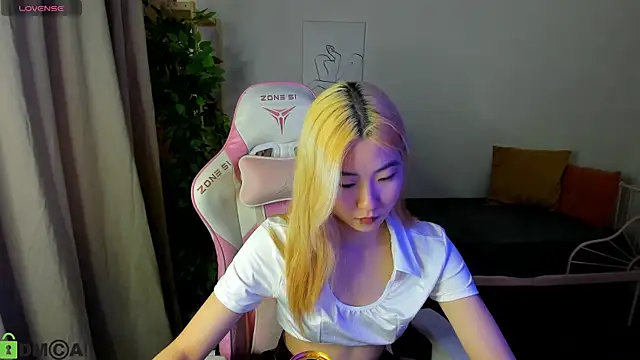 Snapshot of Aisi_18 chatting on October 2025 05:38:02 AM Aisi 18 online show from October 2025 05:38:02 AM