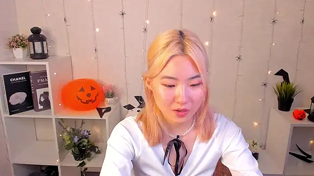 Snapshot of Aisi_18 chatting on October 2025 06:04:01 AM Aisi 18 online show from October 2025 06:04:01 AM