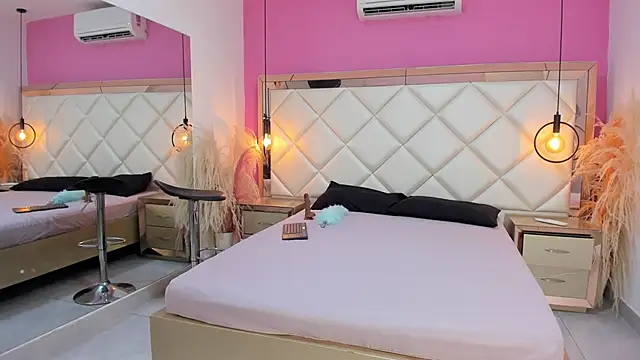 Snapshot of LiamHeat chatting on September 2025 04:34:02 AM LiamHeat online show from September 2025 04:34:02 AM