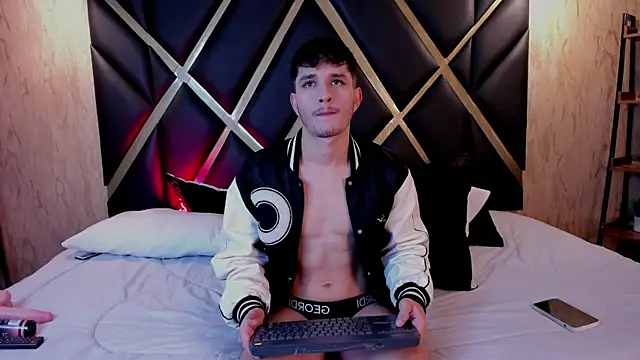 LiamMuller online show from October 2025 11:44:01 AM