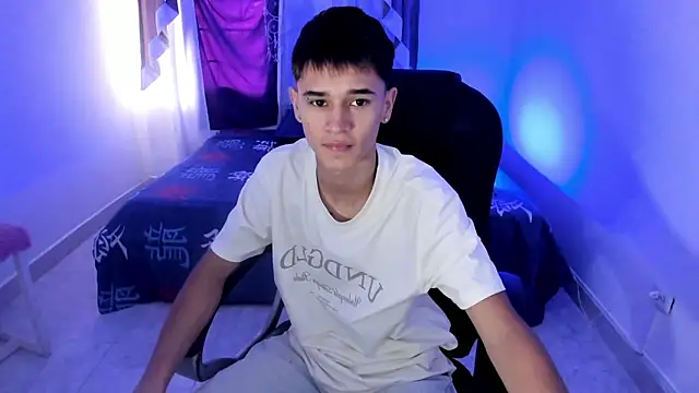 Aron Boyy online show from October 2025 07:55:01 PM