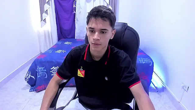 Aron Boyy online show from October 2025 07:55:02 PM