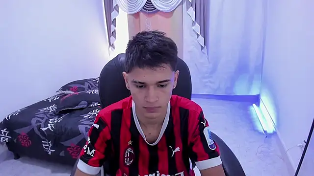 Snapshot of Aron_Boyy chatting on November 2025 08:00:01 PM Aron Boyy online show from November 2025 08:00:01 PM