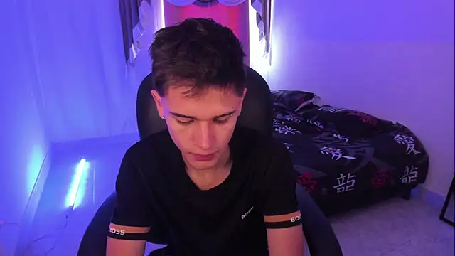 Snapshot of Aron_Boyy chatting on December 2025 07:30:02 PM Aron Boyy online show from December 2025 07:30:02 PM