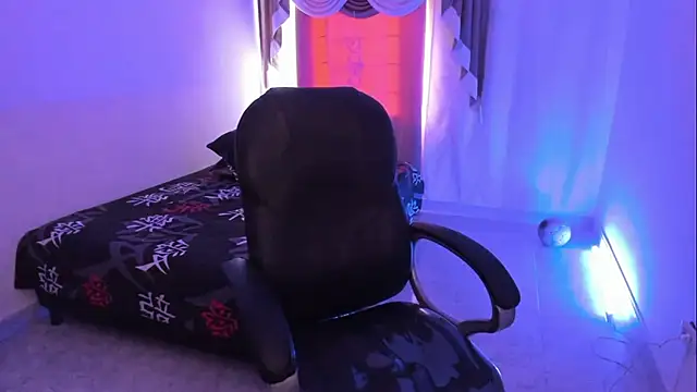 Snapshot of Aron_Boyy chatting on December 2025 07:43:01 PM Aron Boyy online show from December 2025 07:43:01 PM