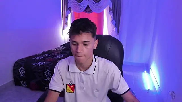 Snapshot of Aron_Boyy chatting on December 2025 07:20:01 PM Aron Boyy online show from December 2025 07:20:01 PM