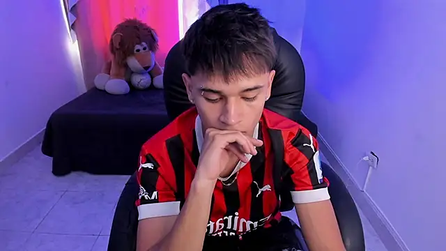 Snapshot of Aron_Boyy chatting on February 2026 07:29:01 PM Aron Boyy online show from February 2026 07:29:01 PM