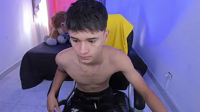 Snapshot of Aron_Boyy chatting on February 2026 05:53:02 PM Aron Boyy online show from February 2026 05:53:02 PM