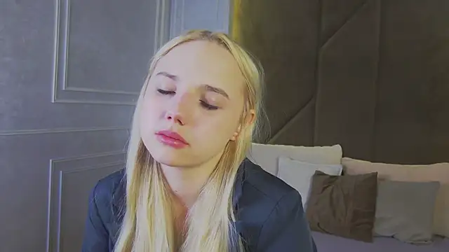 Snapshot of Sky_Cutie chatting on July 2026 04:40:01 AM Sky Cutie online show from July 2026 04:40:01 AM