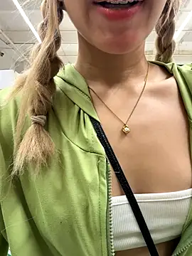 Snapshot of SweetBunnyGF chatting on September 2025 11:08:01 PM SweetBunnyGF online show from September 2025 11:08:01 PM