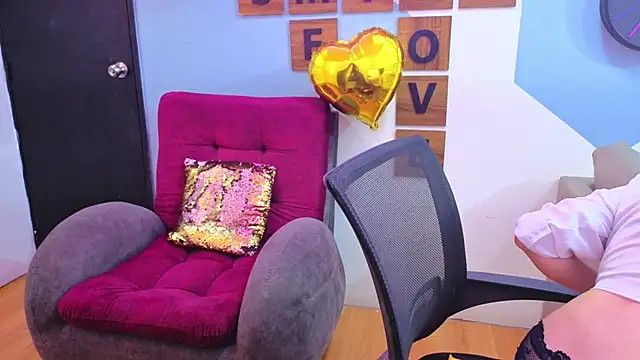 Snapshot of Victoria_Fallon chatting on November 2025 09:04:01 PM Victoria Fallon online show from November 2025 09:04:01 PM