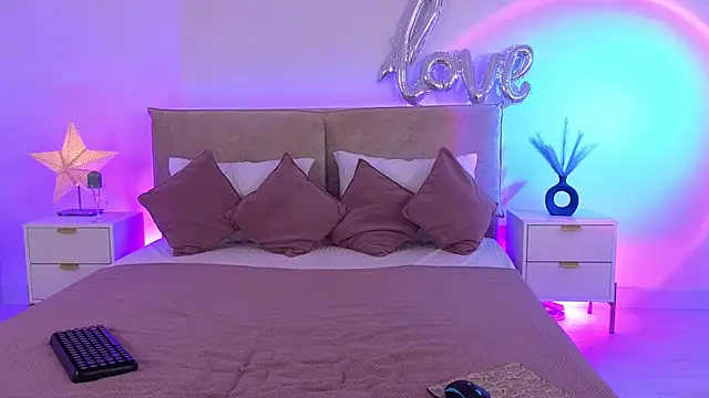 Snapshot of Jules_night chatting on April 2026 09:24:01 PM Jules night online show from April 2026 09:24:01 PM