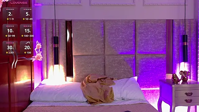 Martina-Roberts- online show from September 2025 04:01:02 AM