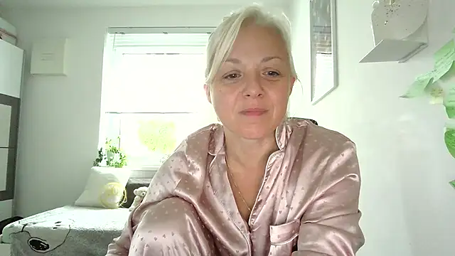 Snapshot of Linsy_Kim chatting on September 2025 05:41:01 AM Linsy Kim online show from September 2025 05:41:01 AM