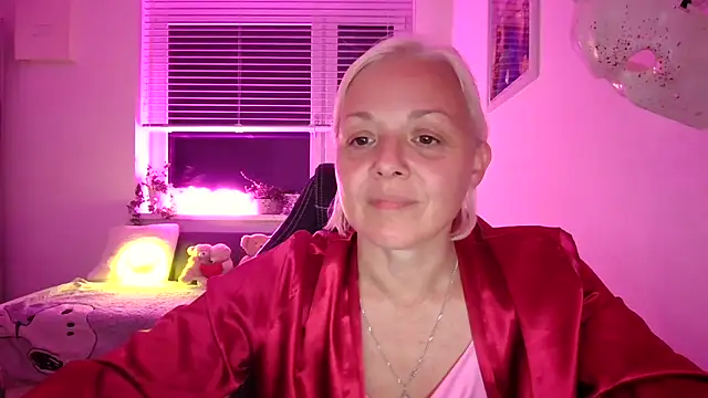 Snapshot of Linsy_Kim chatting on September 2025 06:10:02 PM Linsy Kim online show from September 2025 06:10:02 PM