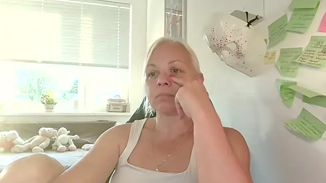 Snapshot of Linsy_Kim chatting on September 2025 04:41:02 PM Linsy Kim online show from September 2025 04:41:02 PM