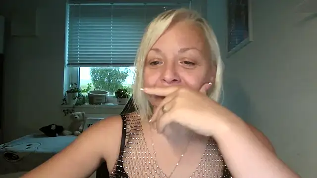 Snapshot of Linsy_Kim chatting on October 2025 05:37:01 AM Linsy Kim online show from October 2025 05:37:01 AM