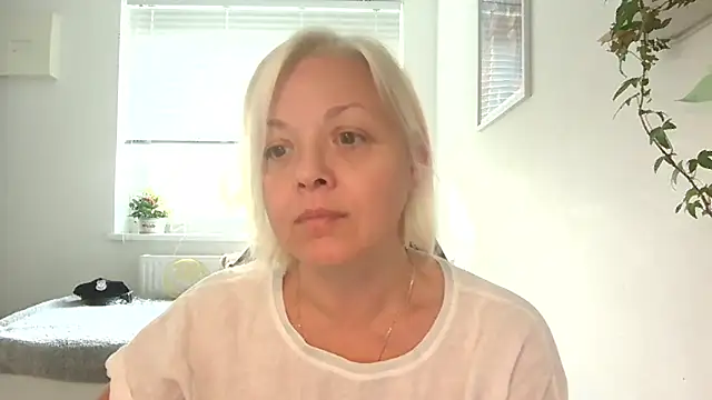 Snapshot of Linsy_Kim chatting on October 2025 07:31:01 AM Linsy Kim online show from October 2025 07:31:01 AM