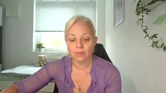 Snapshot of Linsy_Kim chatting on October 2025 06:46:02 AM Linsy Kim online show from October 2025 06:46:02 AM