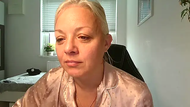 Snapshot of Linsy_Kim chatting on October 2025 07:05:02 AM Linsy Kim online show from October 2025 07:05:02 AM