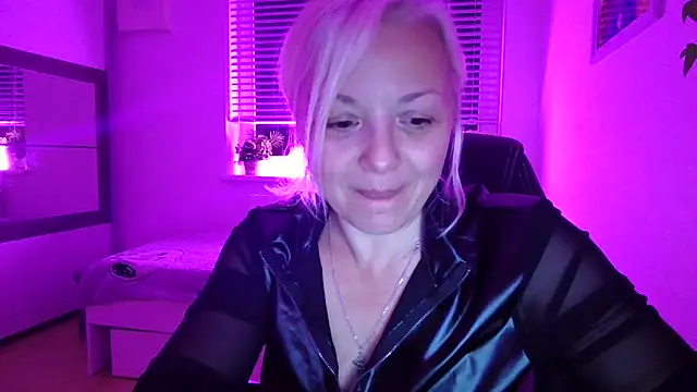 Snapshot of Linsy_Kim chatting on October 2025 07:38:02 PM Linsy Kim online show from October 2025 07:38:02 PM