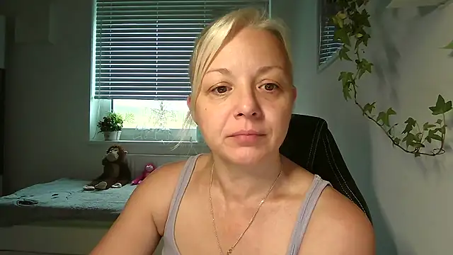 Snapshot of Linsy_Kim chatting on November 2025 06:55:01 AM Linsy Kim online show from November 2025 06:55:01 AM