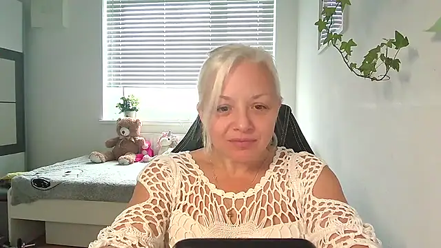 Snapshot of Linsy_Kim chatting on December 2025 09:25:01 AM Linsy Kim online show from December 2025 09:25:01 AM