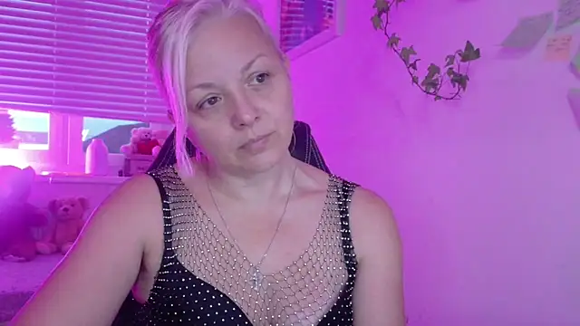 Snapshot of Linsy_Kim chatting on December 2025 06:44:02 AM Linsy Kim online show from December 2025 06:44:02 AM