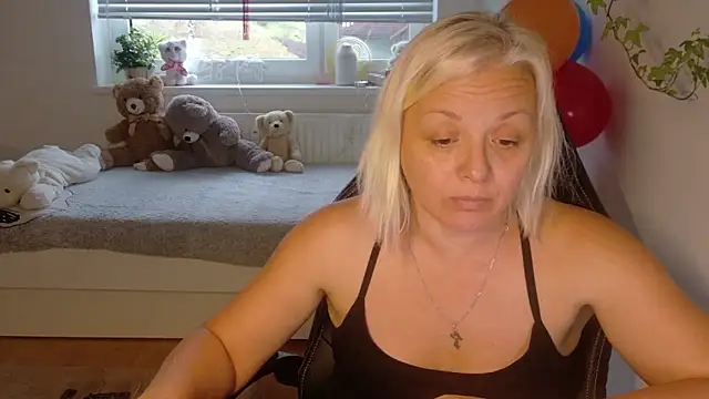 Snapshot of Linsy_Kim chatting on December 2025 02:45:02 PM Linsy Kim online show from December 2025 02:45:02 PM