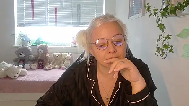 Snapshot of Linsy_Kim chatting on January 2026 09:00:02 AM Linsy Kim online show from January 2026 09:00:02 AM