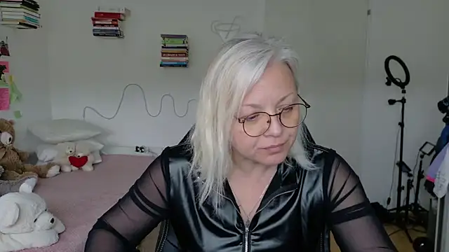 Linsy Kim online show from April 2026 10:42:02 AM